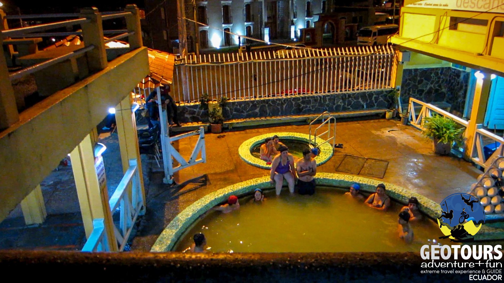  Foto  Hot springs in Baños, Ecuador
