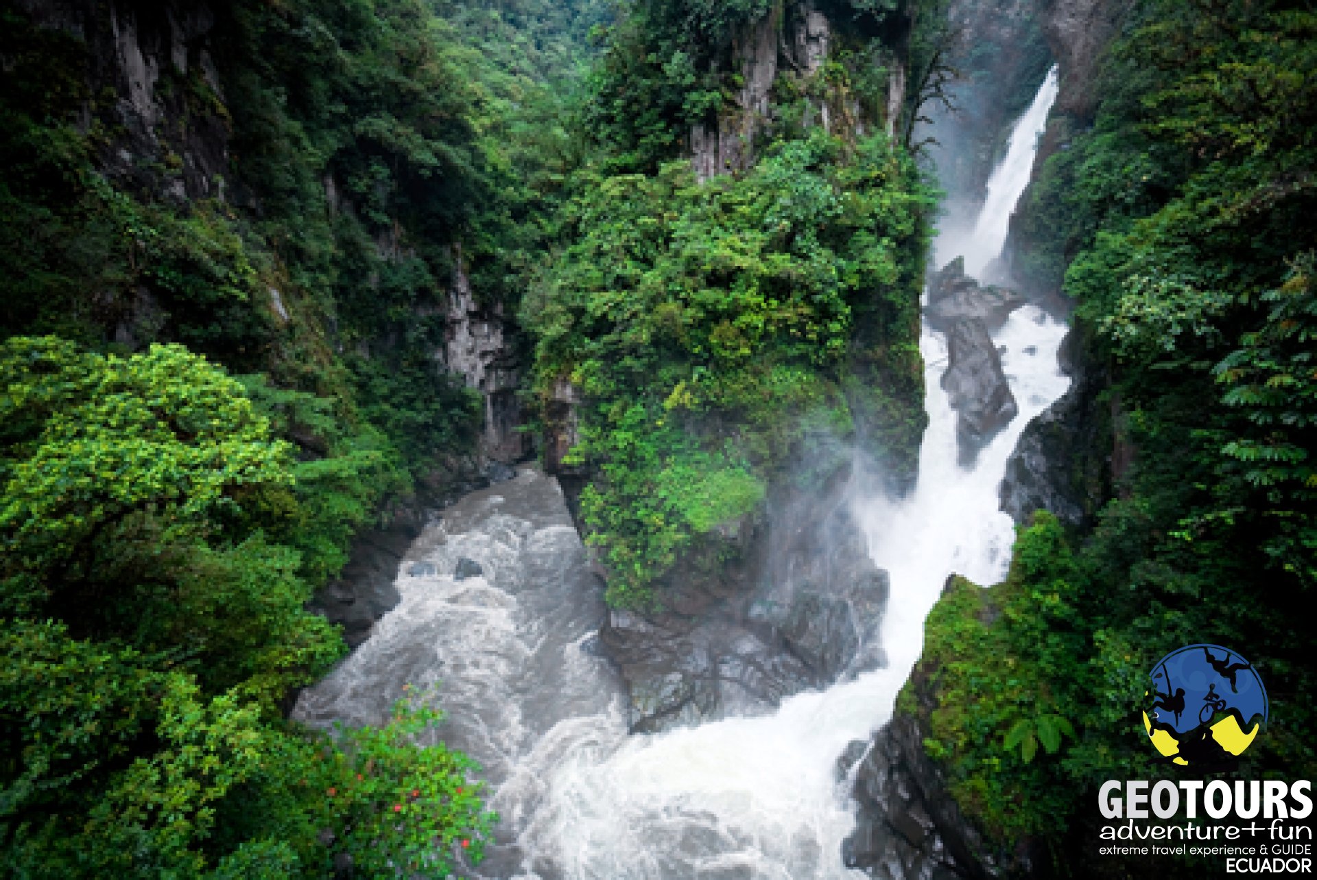  Foto Pailon del Diablo Waterfall in Baños de Agua Santa